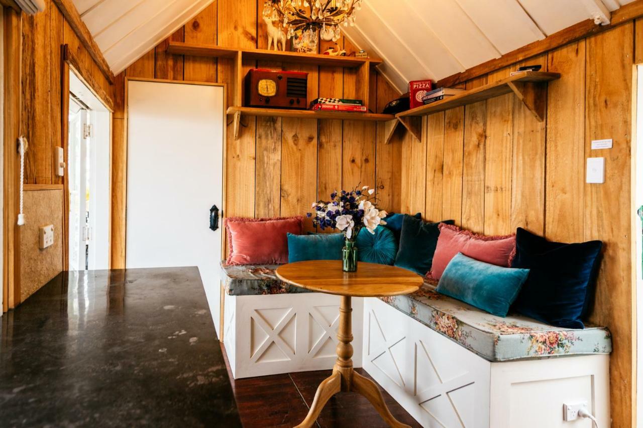 Вилла The Settlers Hut Oneroa Экстерьер фото
