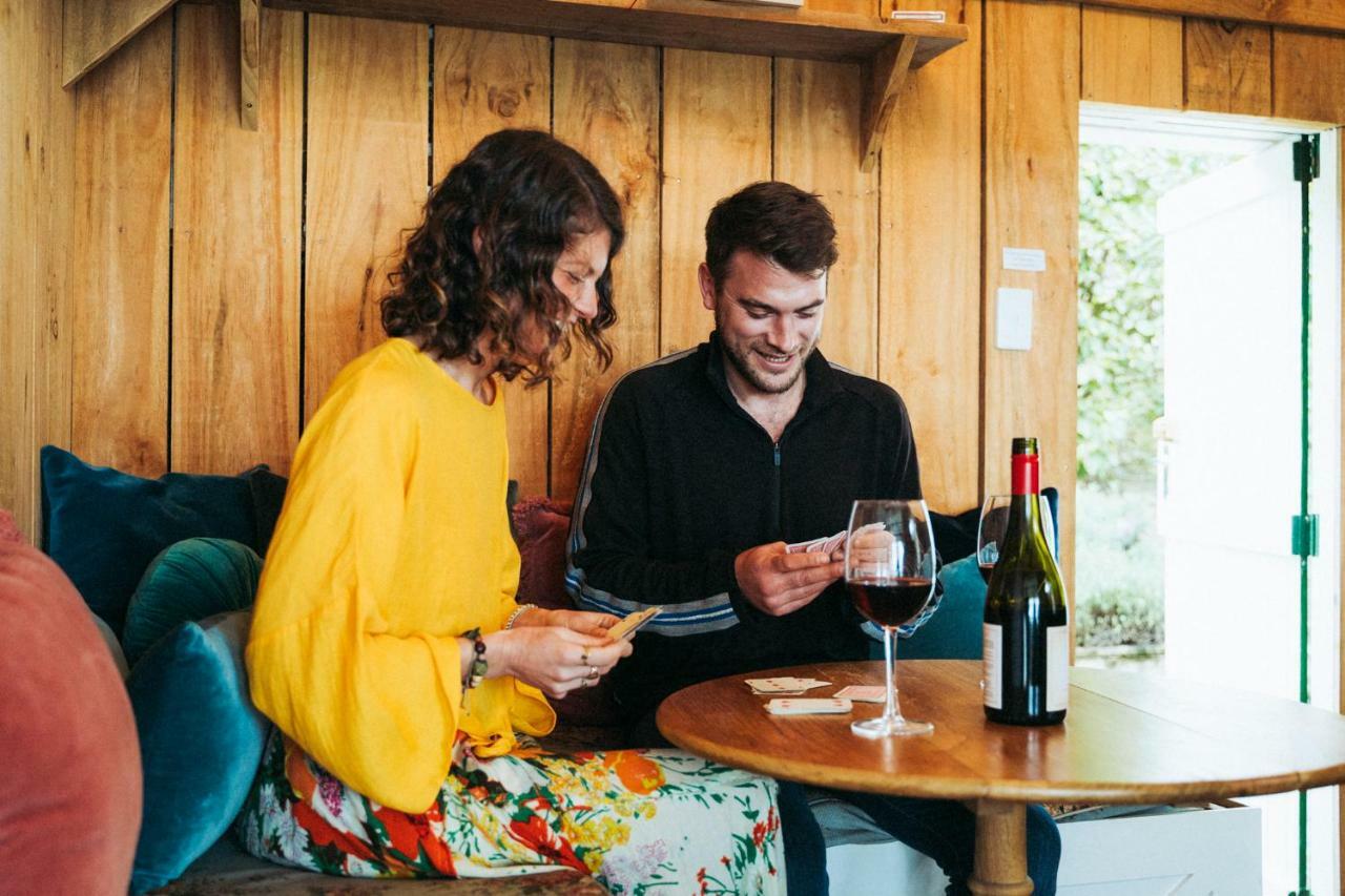 Вилла The Settlers Hut Oneroa Экстерьер фото